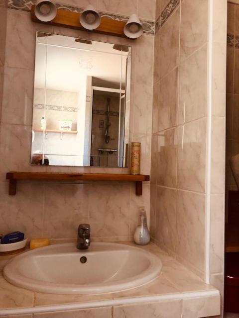 Votre Sejour A Sanary Dans Bas De Villa Avec Terrasse Vegetalisee Et Abritee Exposition Est Sud Ouest A 400M Du Centre Ville En Zone Pietonne Ou Tout Peut Se Faire A Pied Sanary-sur-Mer Εξωτερικό φωτογραφία