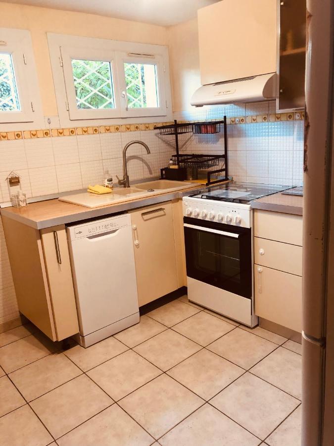 Votre Sejour A Sanary Dans Bas De Villa Avec Terrasse Vegetalisee Et Abritee Exposition Est Sud Ouest A 400M Du Centre Ville En Zone Pietonne Ou Tout Peut Se Faire A Pied Sanary-sur-Mer Εξωτερικό φωτογραφία